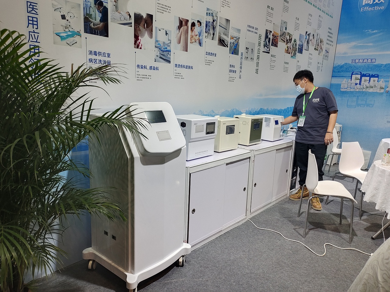医疗行业的展会效果图，（酸性氧化电位水生成器）（图ZMzExNjgzOTg4） - 展陈设计 - 站酷设计师青青WU原创素材 - 站酷ZCOOL