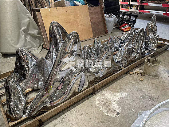 不锈钢楼盘创意假山镜面雕塑 双曲面手工锻造工艺（图ZMzA2ODEzMzAw） - 雕塑 - 站酷设计师高端金属制品原创素材 - 站酷ZCOOL