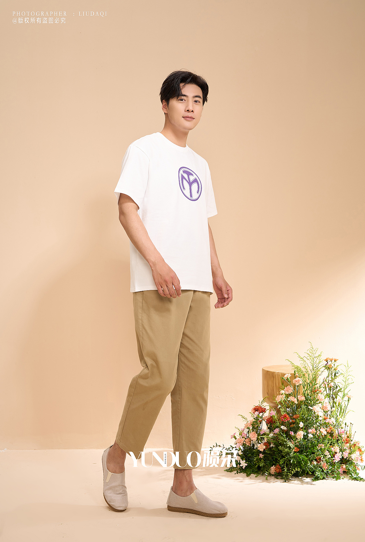 艺术家联名王超鹰 曼陀紫光 花总是要开的 T恤 上衣（图ZMzU0Nzk3Nzgw） - 产品摄影 - 站酷设计师陨朵视觉顾问原创素材 - 站酷ZCOOL