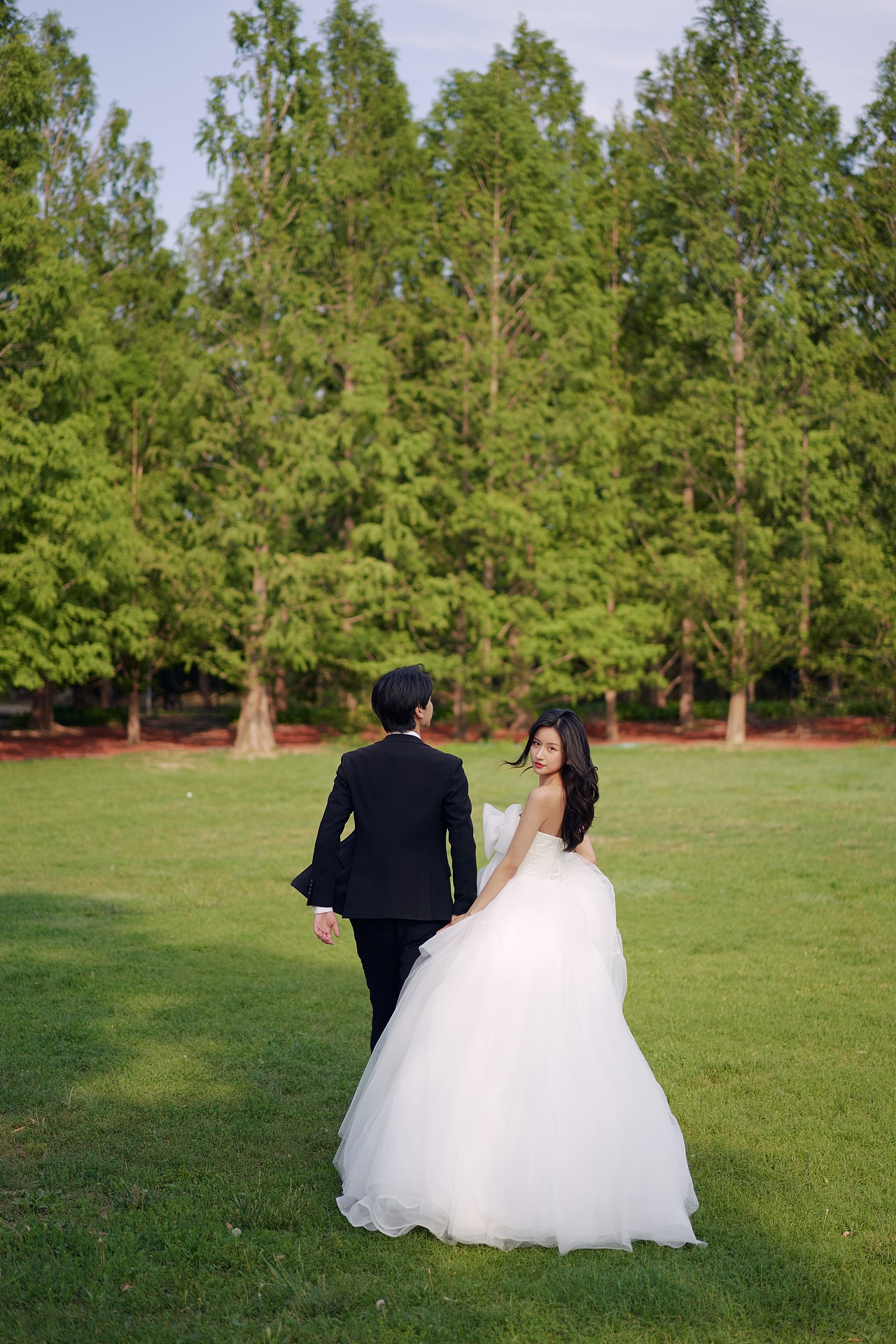 爱在浪漫的草坪上,电影故事感婚纱照