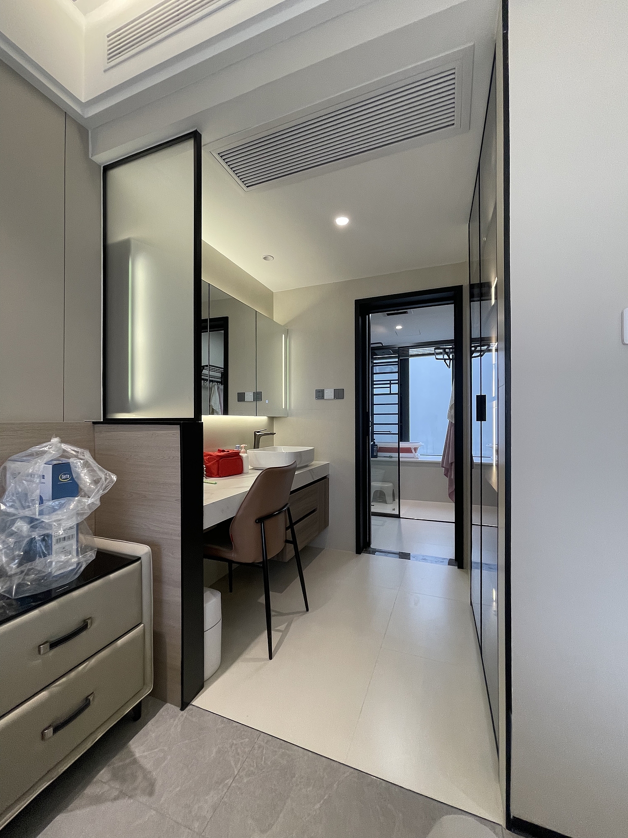 十月新作 | 120m² 暖色调现代意式简约空间