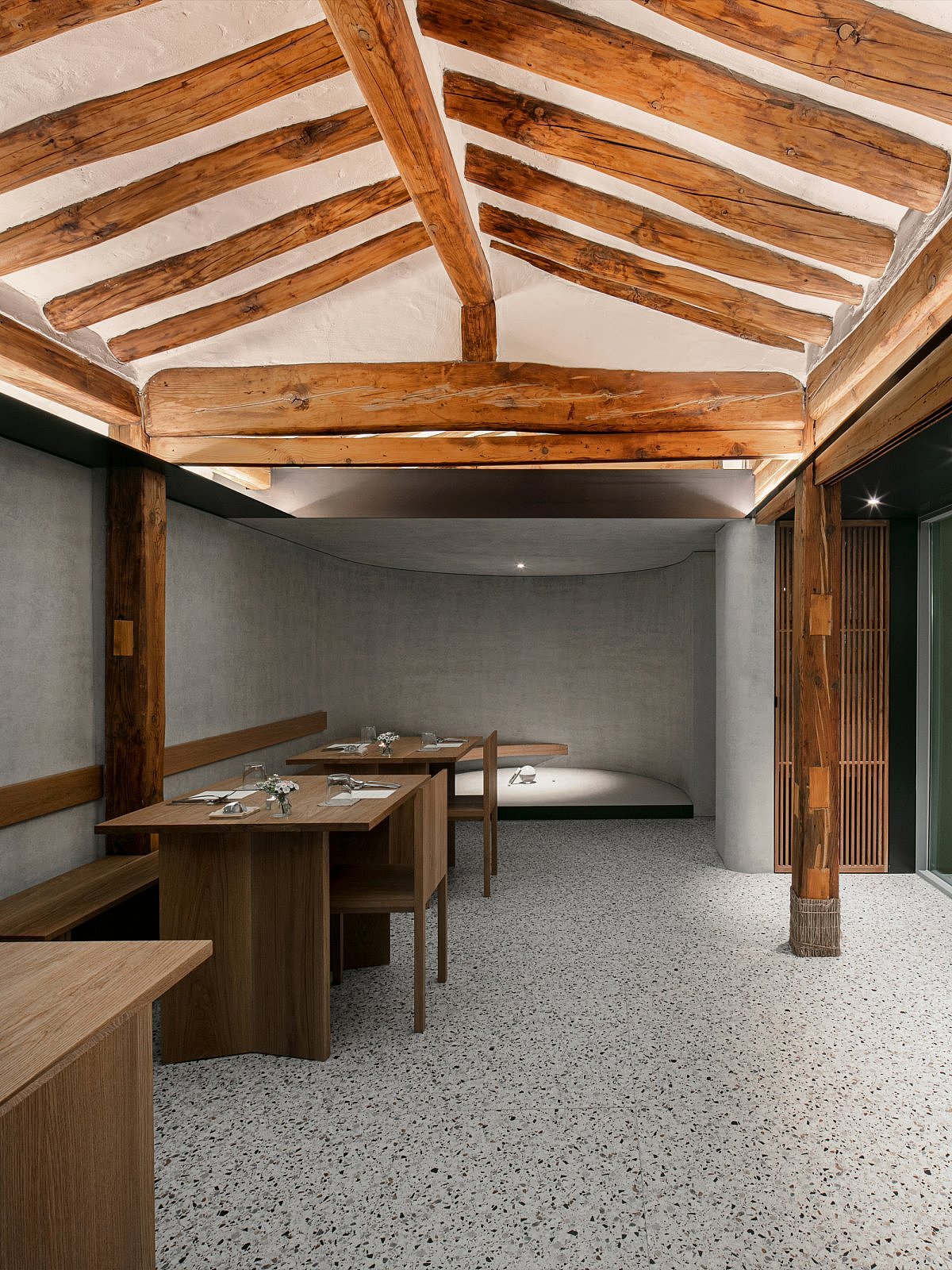 工业风混搭原木餐厅装修设计案例鉴赏