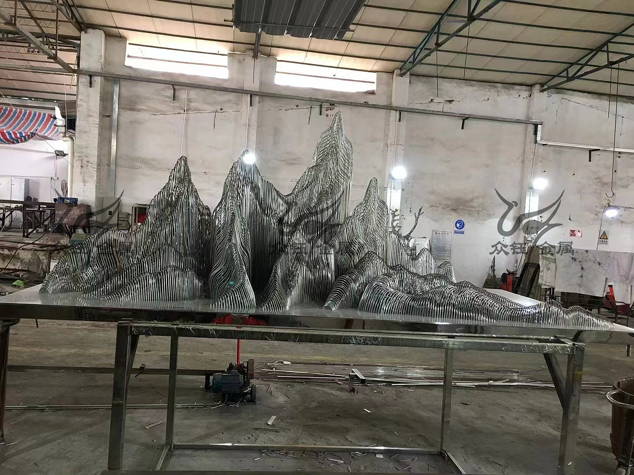 不锈钢假山雕塑 圆管假山波浪座椅美学摆件定制