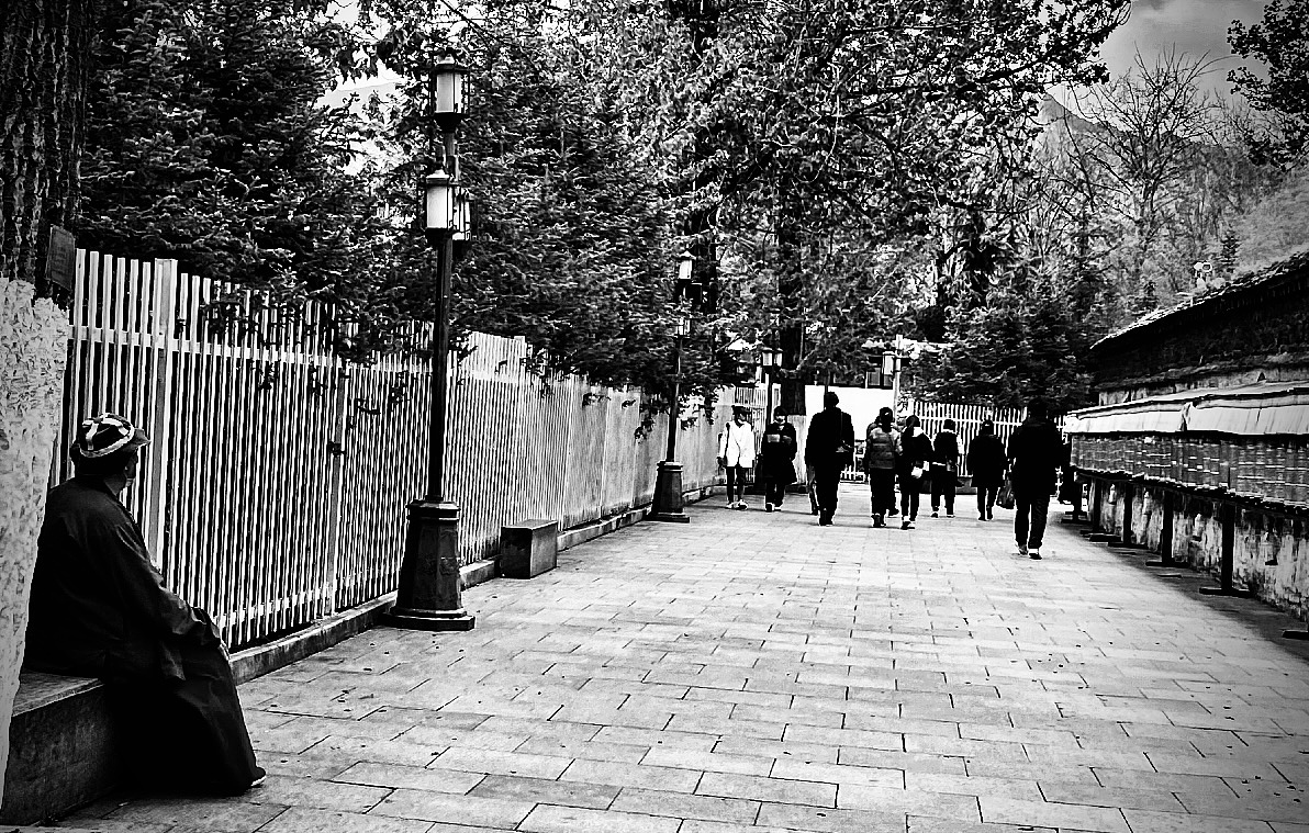 拉萨-日照金山-手机拍摄