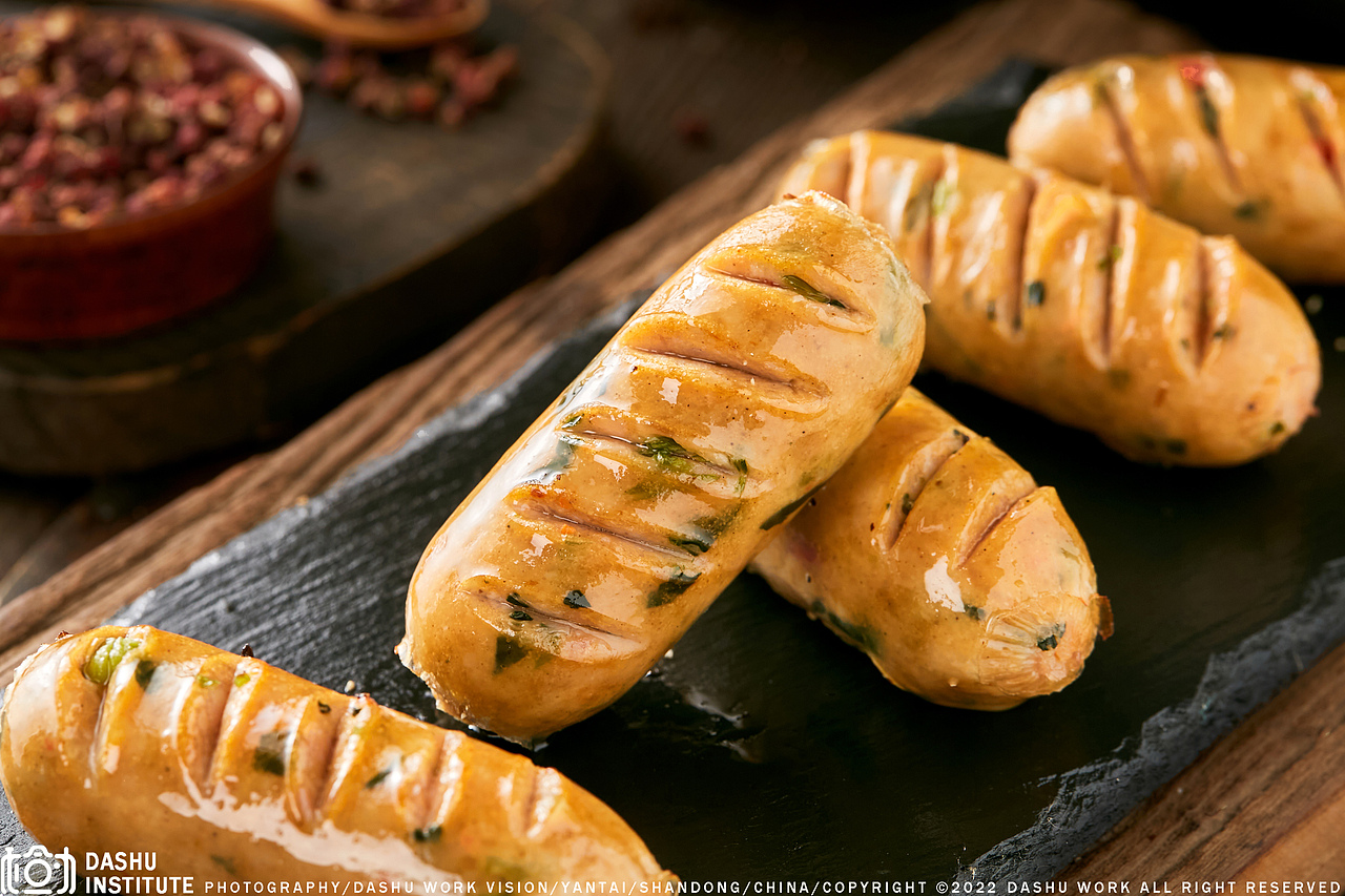 青红椒肠 | 火腿肠 | 香肠（图ZMzA1NjcyNTQw） - 美食摄影 - 站酷设计师摄影小林原创素材 - 站酷ZCOOL