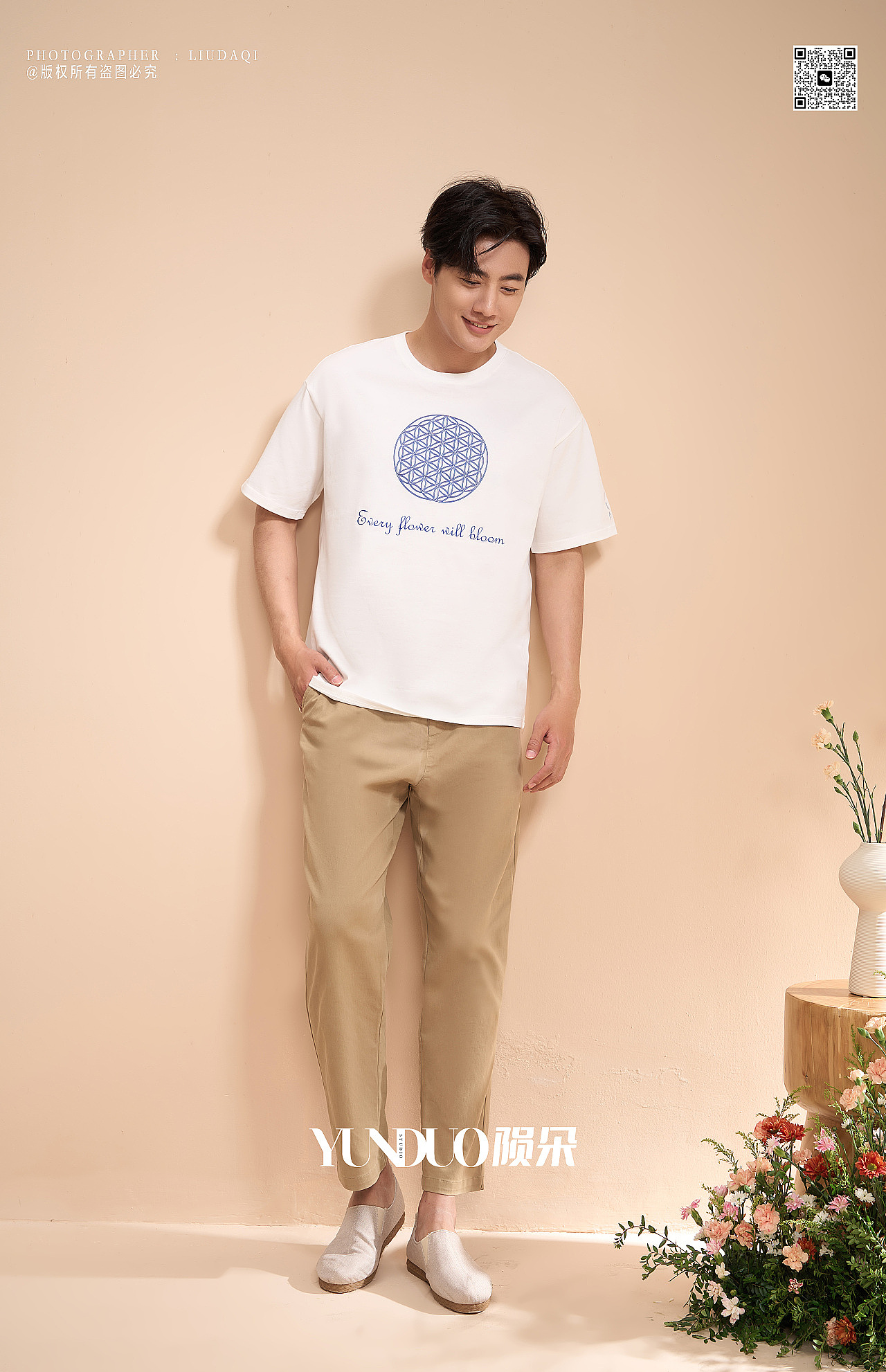 艺术家联名王超鹰 曼陀紫光 花总是要开的 T恤 上衣（图ZMzU0Nzk3Nzky） - 产品摄影 - 站酷设计师陨朵视觉顾问原创素材 - 站酷ZCOOL