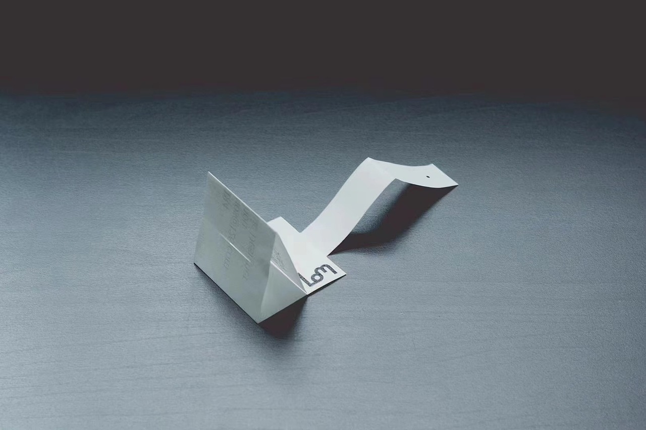 lom工作室自用名片设计