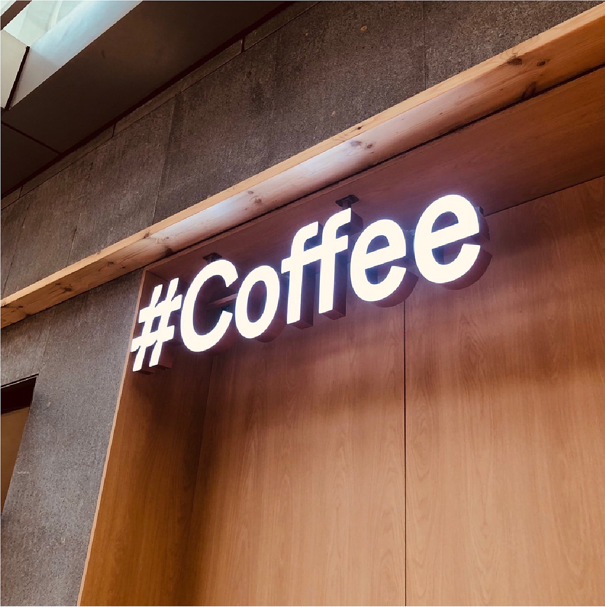 ULAMBREAD乌拉姆烘焙品牌设计