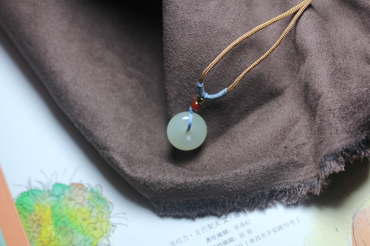 九张23.6.15马料黑色巧雕年年有余