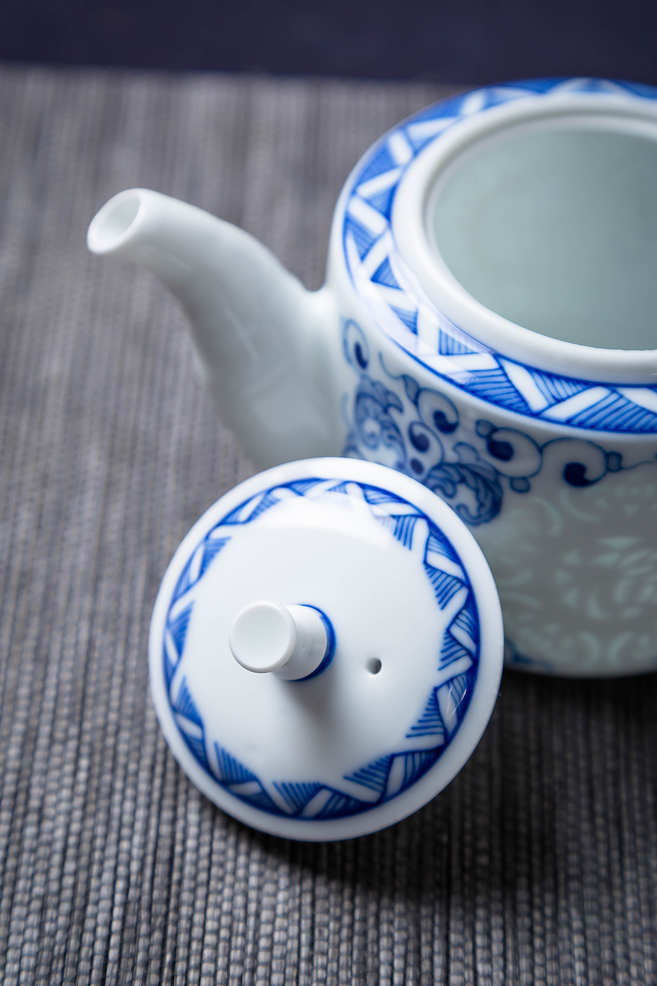 景德镇手绘青花玲珑茶具套组（图ZMzAzMDcyNTY4） - 产品摄影 - 站酷设计师鸿霖厨卫原创素材 - 站酷ZCOOL