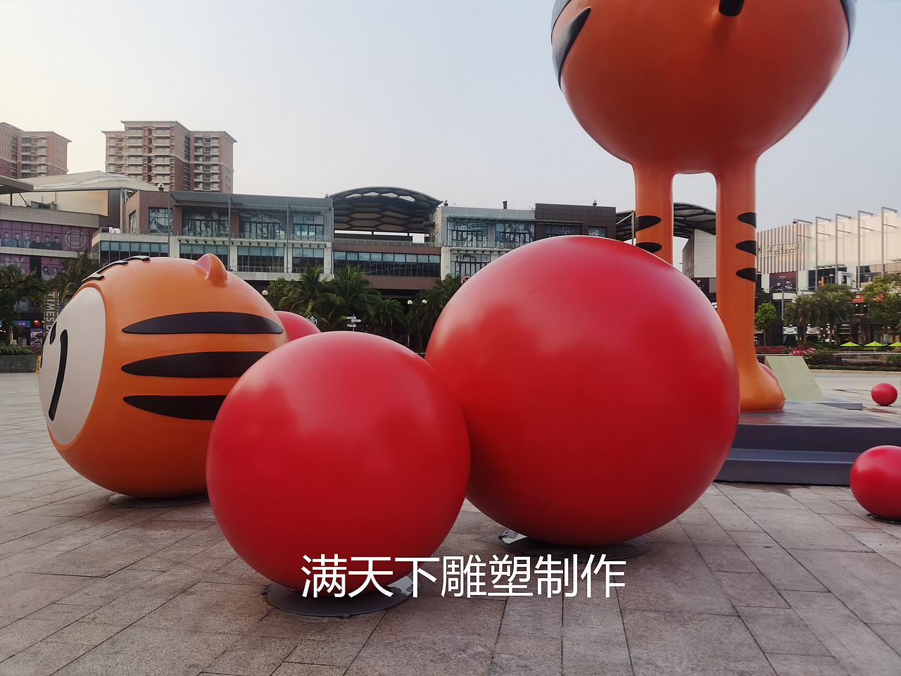 玻璃钢IP老虎球卡通雕塑商业街美陈摆件立体吉祥物公仔（图ZMjk3NzE2NDk2） - 雕塑 - 站酷设计师满天下艺术雕塑原创素材 - 站酷ZCOOL