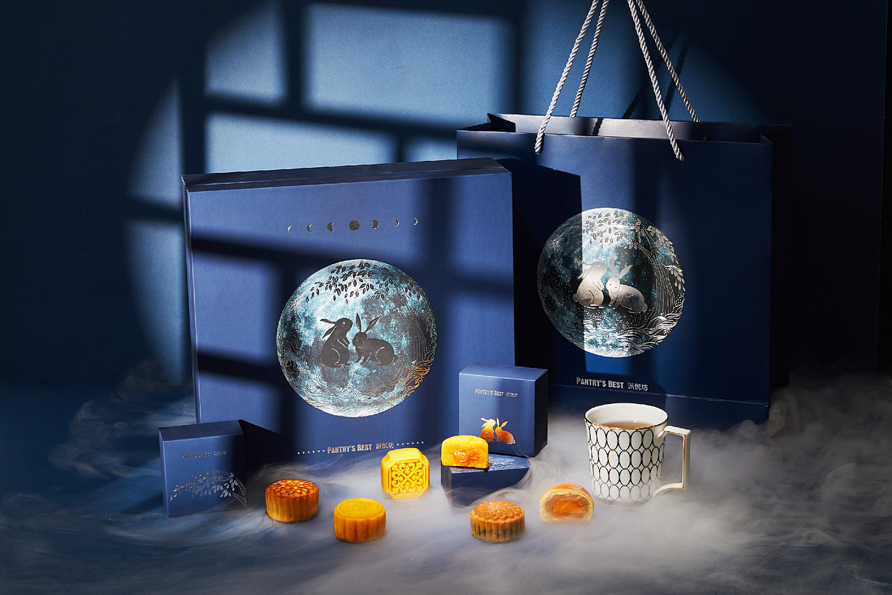 中秋礼盒——高档
以月兔,月球,月桂树为创作元素