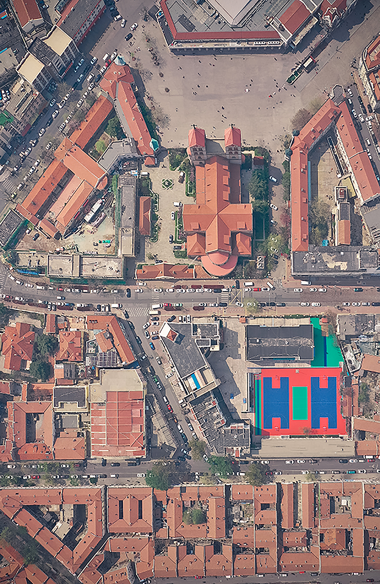 影像表达城市变迁中的传承与共生——以青岛里院为例