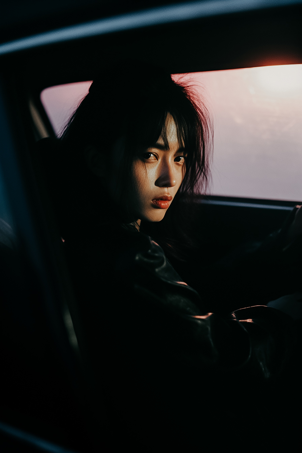 flowerpunk Female in car [Midjourney+Ps]（图ZMzU3NDk2MDI4） - AI作品 - 站酷设计师LoHoo吕灏原创素材 - 站酷ZCOOL