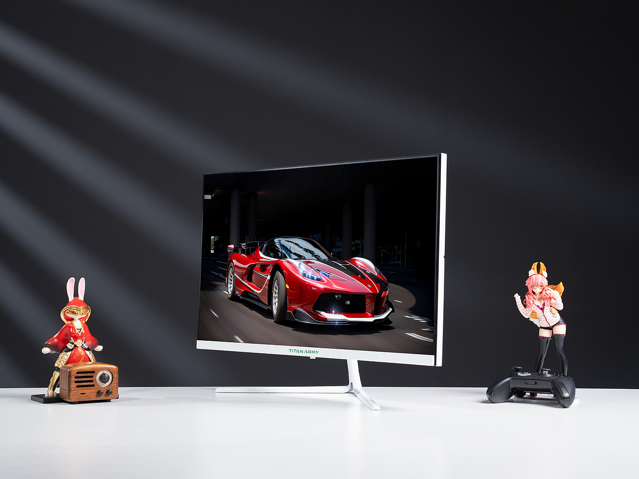 纯白色电竞显示器