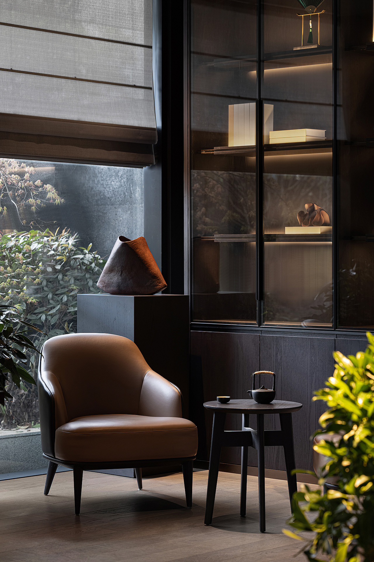 乃得蚌埠
<br>LDH DESIGN以诗歌构建空间结构哲学，萃取中西艺术精华之高光，将中式古韵与现代设计巧妙糅合，如诗如画，探索集理性与质感于一体的空间，将线条的韵律与环境艺术之间做到真正的融合，才能更好地创造出人们满足的用餐以及会客的环境，从而让佳肴有“可望”、“可品”、“可享”种种，勾勒出喜瑞餐厅的线的艺术。感知与佳肴兼旺，乃得蚌埠之美味。<br><br><br>项目名称：喜瑞 餐厅<br>项目地点：安徽省蚌埠市<br>设计公司：LDH刘道华建筑设计事务所（www.ldhdesign.cn）<br>设计总监：刘道华<br>设计团队：王可心、魏佳琪、王彦娟、王龙、程艺、杨平、谢妲峰<br>灯光顾问：北京光度科技发展有限公司<br>项目摄影：鲁哈哈<br>项目面积：3117.2㎡<br>完工时间：2021.05<br><br><br>「关于设计师」