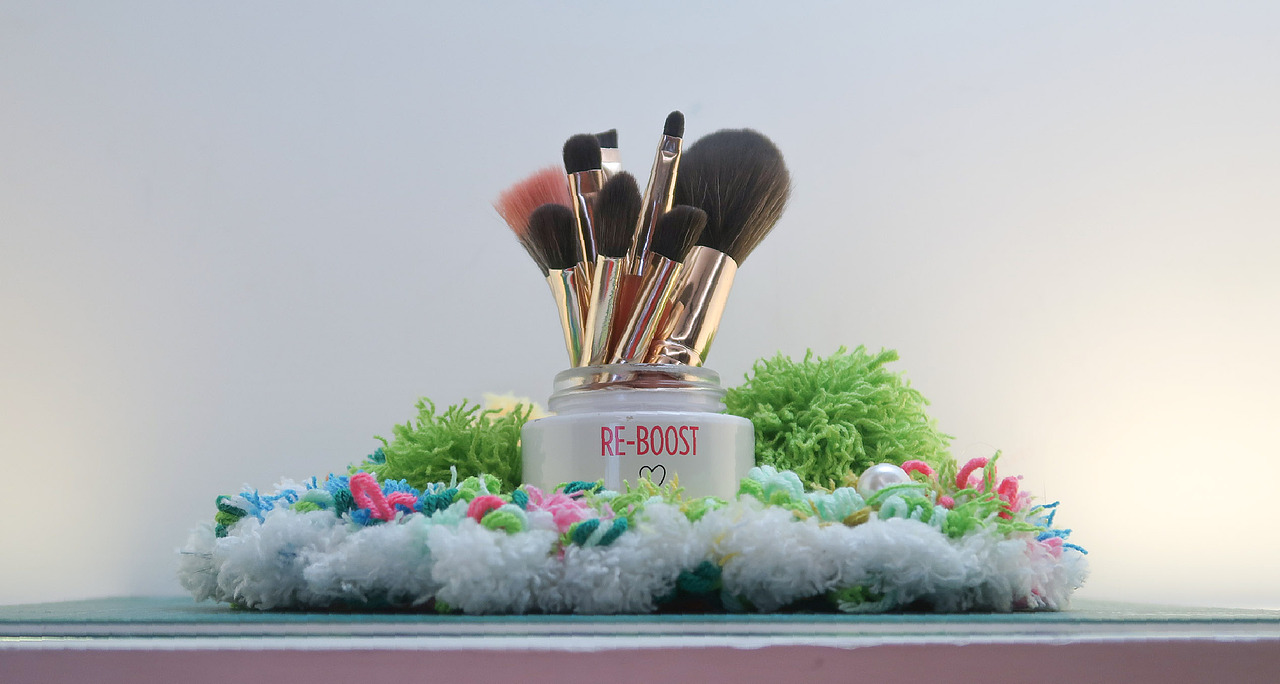 站酷×娇韵诗my CLARINS 好食肌长绽放丨空瓶改造设计（图ZMzQ1MTIxNzgw） - 海报 - 站酷设计师楠熙原创素材 - 站酷ZCOOL