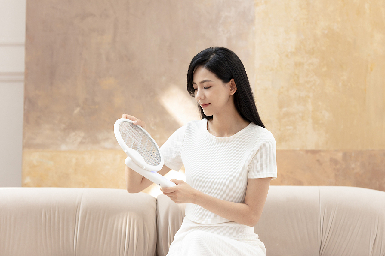 品牌案例丨折叠电蚊拍（图ZMzA3MTIwOTAw） - 产品摄影 - 站酷设计师白底图原创素材 - 站酷ZCOOL