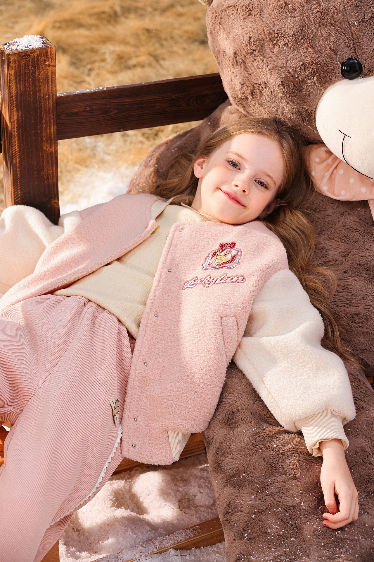 童装摄影 馋嘴狗冬季服饰拍摄 商业广告海报棚内摄影（图ZMzU2MzI4NDM2） - 产品摄影 - 站酷设计师乐趣视觉营销原创素材 - 站酷ZCOOL