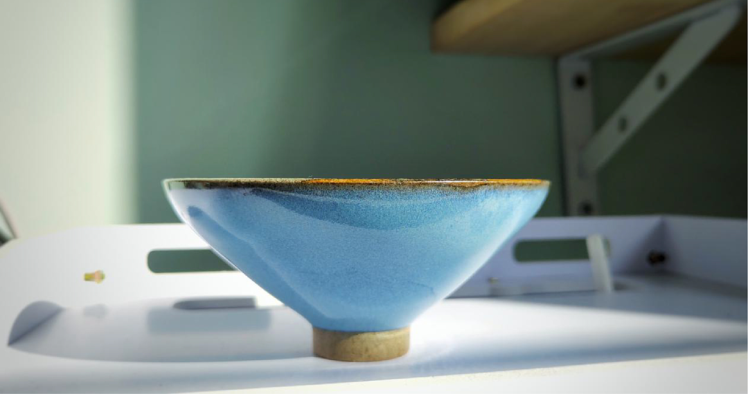 圆融杯——豁达
“以大度兼容,则万物兼济,度量如海涵春育,应接如流水行云”圆融杯,始于元,盛于明,肚能容,容天下。圆融杯大肚子略外鼓,口径略内收,张弛有度。胎质细腻,口感温润,平滑如玉,保持茶香,“圆融”恰到好处。