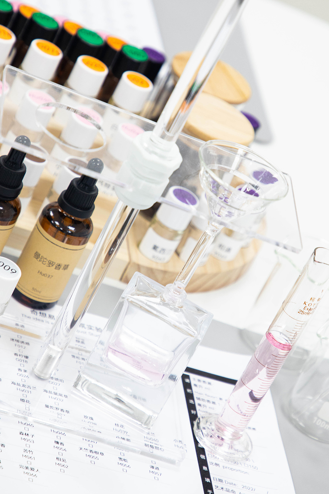 香水拍攝 場景攝影 自調(diào)香水 產(chǎn)品拍照 靜物攝影 環(huán)境（圖ZMzMwNzk1MDEy） - 環(huán)境/建筑攝影 - 站酷設(shè)計(jì)師伍壹柒攝影工作室原創(chuàng)素材 - 站酷ZCOOL