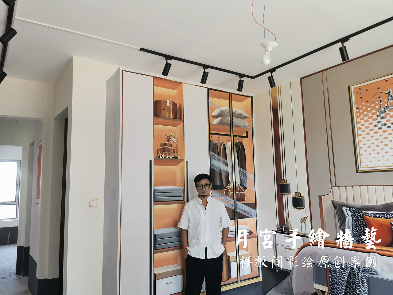 和自己画的豪宅样板间彩绘合影打卡是一种什么样的体验（图ZMzUxMzIxNTU2） - 绘画 - 站酷设计师郑州月宫手绘原创素材 - 站酷ZCOOL