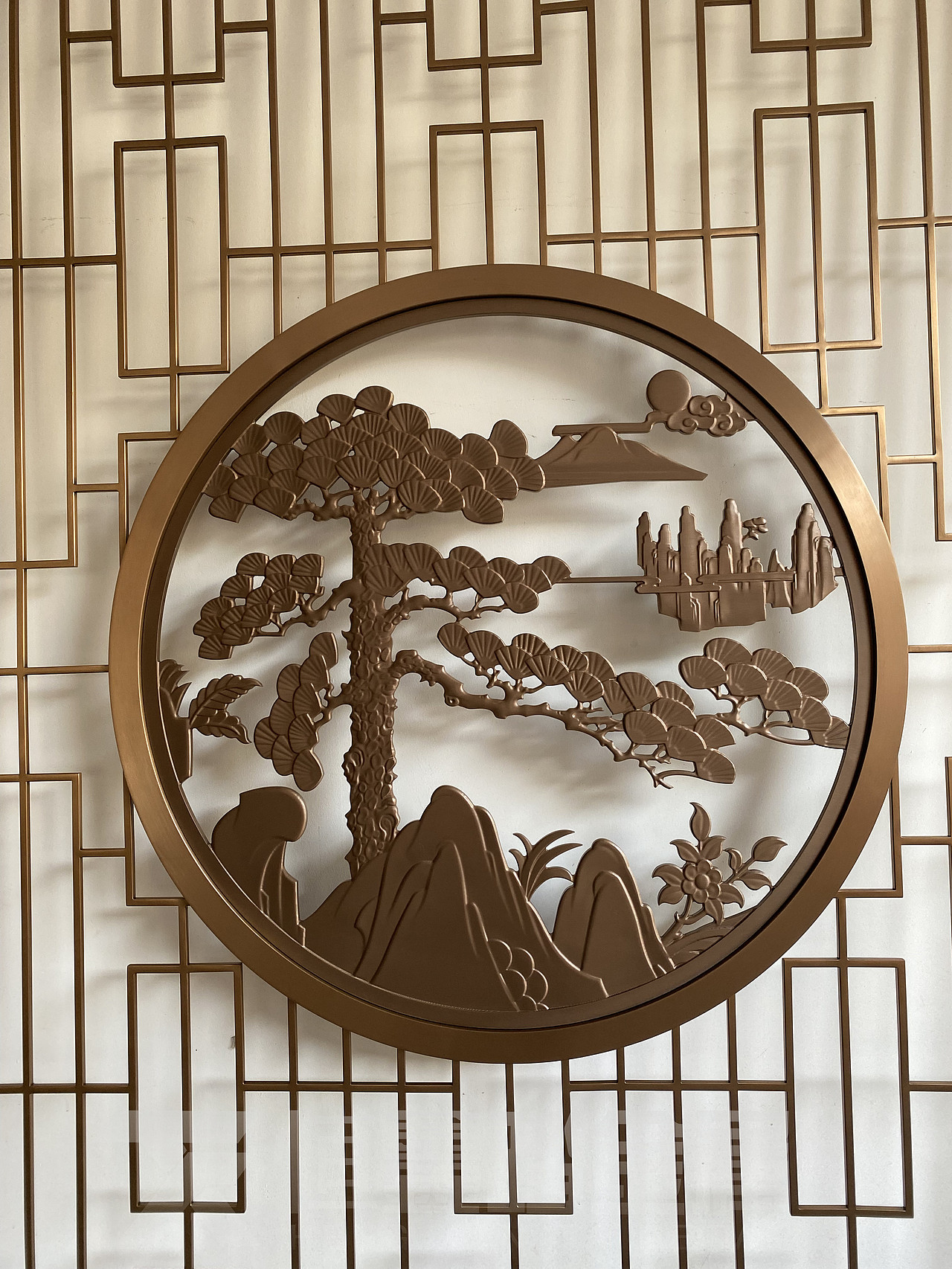 拉丝玫瑰金中式格栅 迎客松金属隔断 浮雕松树屏风（图ZMzI5Nzk0NDY4） - 工艺品设计 - 站酷设计师询价13902899804原创素材 - 站酷ZCOOL