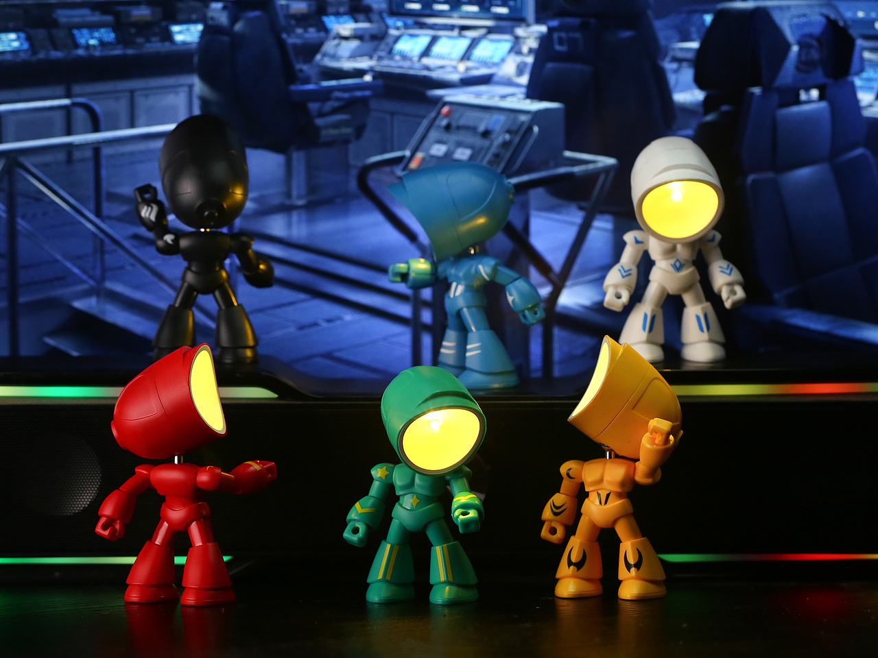 机器人玩具发光小夜灯拍摄