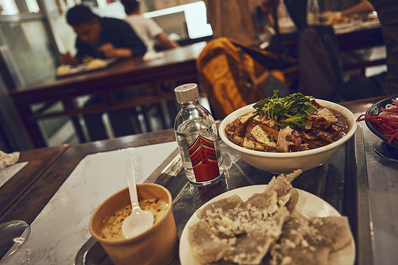 拜托你亲爱的朋友啊，请你一定要笑，一定要比出耶！