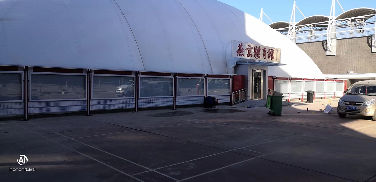 充气体育馆 外围广告落地