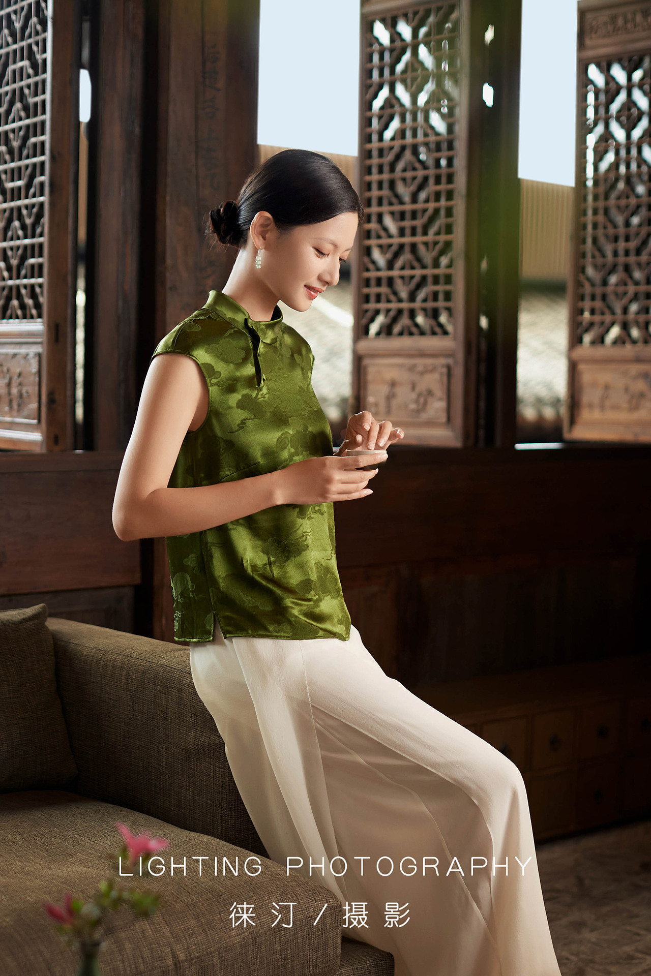 中国风女装摄影，古风，中秋形象片拍摄，新中式女装（图ZMzYyMjU3MjA4） - 产品摄影 - 站酷设计师徕汀服装摄影原创素材 - 站酷ZCOOL