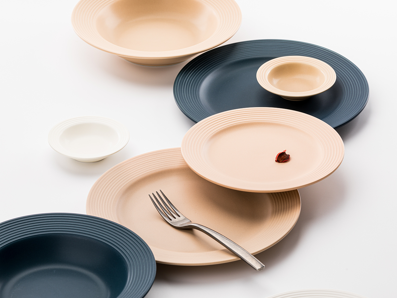 《艺术家脾气》| 餐具套装 | 盘子 | 碟 | 碗 | 味碟（图ZMjk2MDIyOTYw） - 产品摄影 - 站酷设计师一毛拍美器原创素材 - 站酷ZCOOL