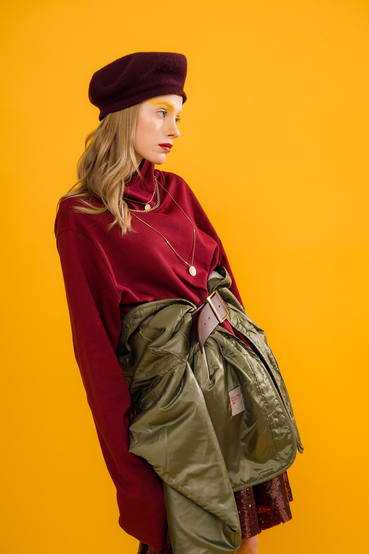 广州商业摄影高定成衣外模 金发碧眼短发小个子女模