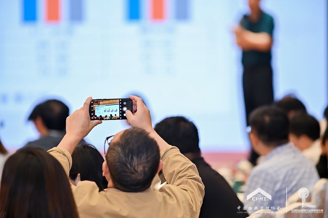 会议活动跟拍论坛峰会拍摄培训展会宴会生日全家福拍摄