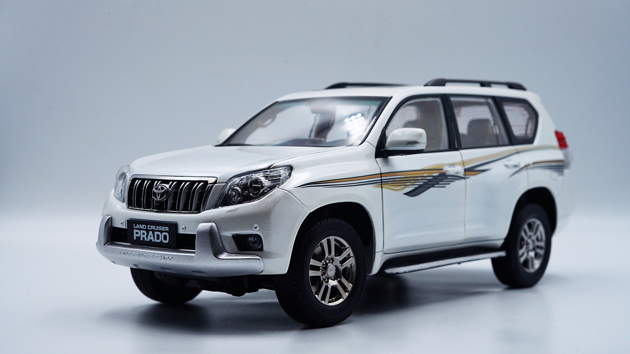 丰田普拉多VX 1:18