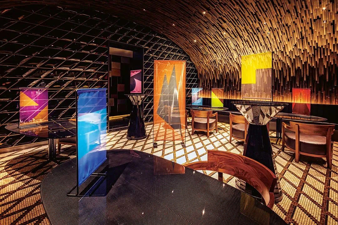 TO CROSS,TO MEET 跨界抵达|展览主视觉