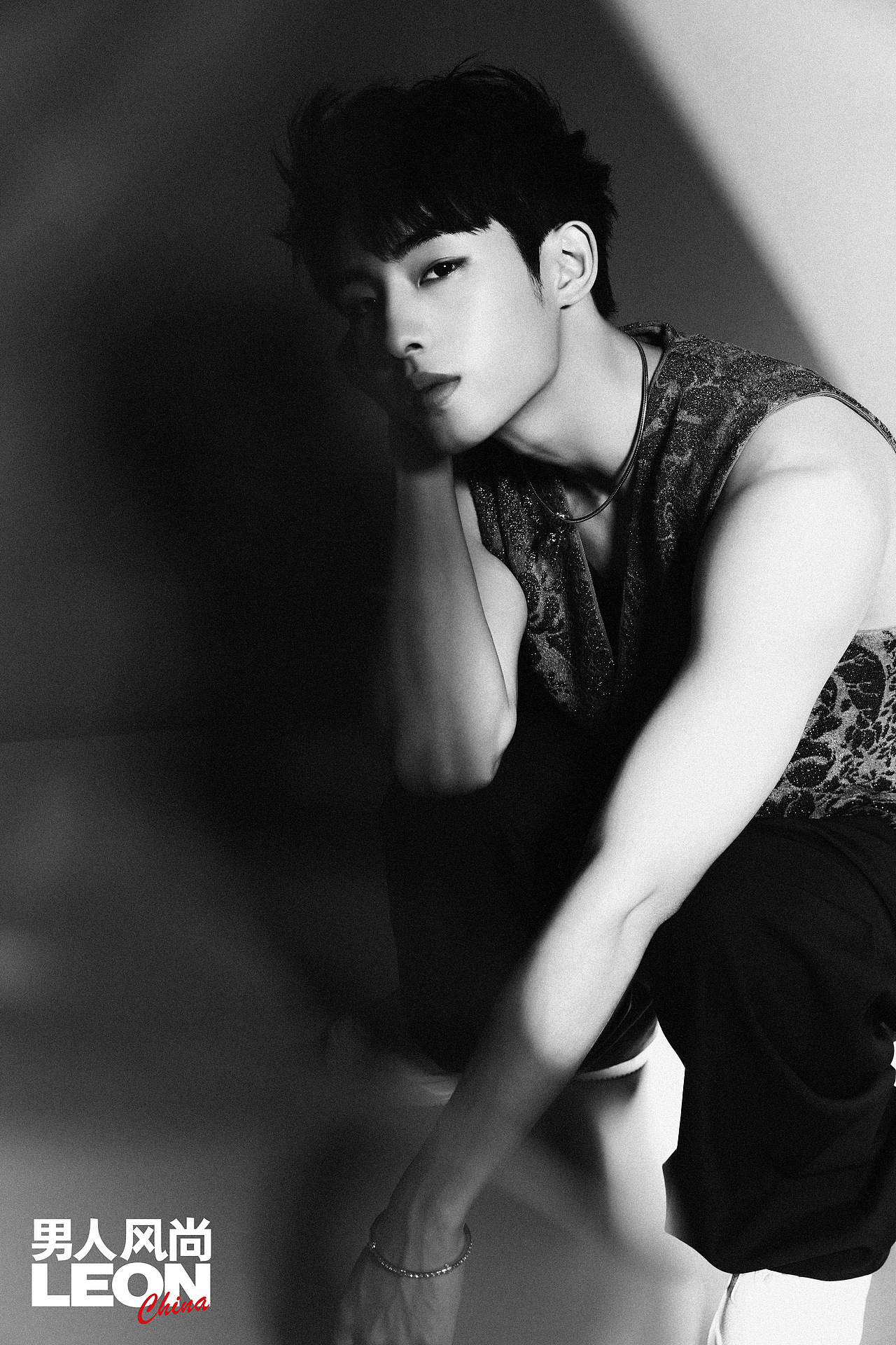 董思成《男人风尚》封面（图ZMzE2NTYxMjA4） - 时尚/艺术摄影 - 站酷设计师修图师Dahai大海原创素材 - 站酷ZCOOL