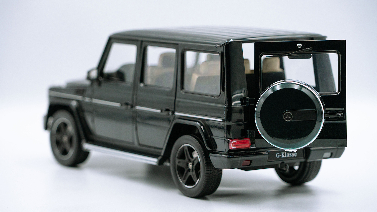 Mercedes-Benz G500 W463 1:18 iScale