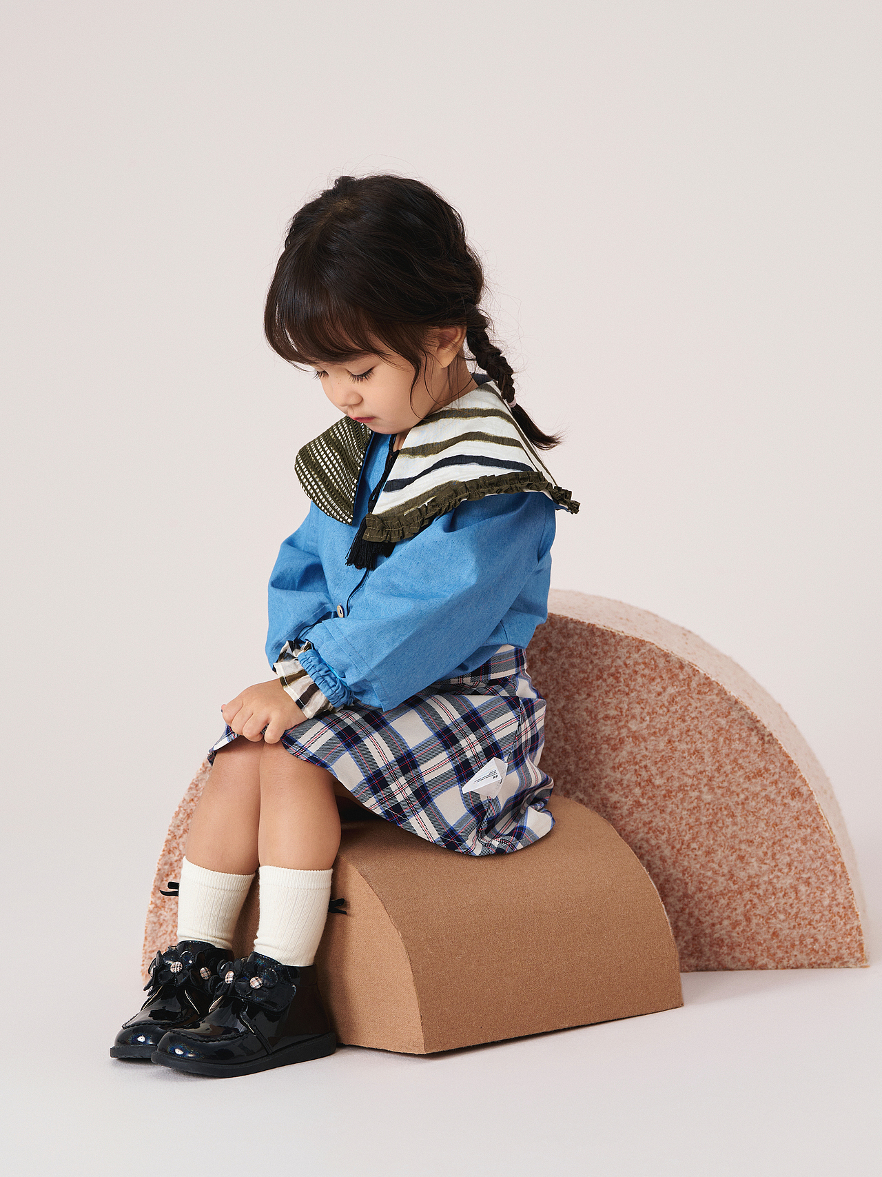 holakids x paucillar 2023a/w 鞋子拍摄