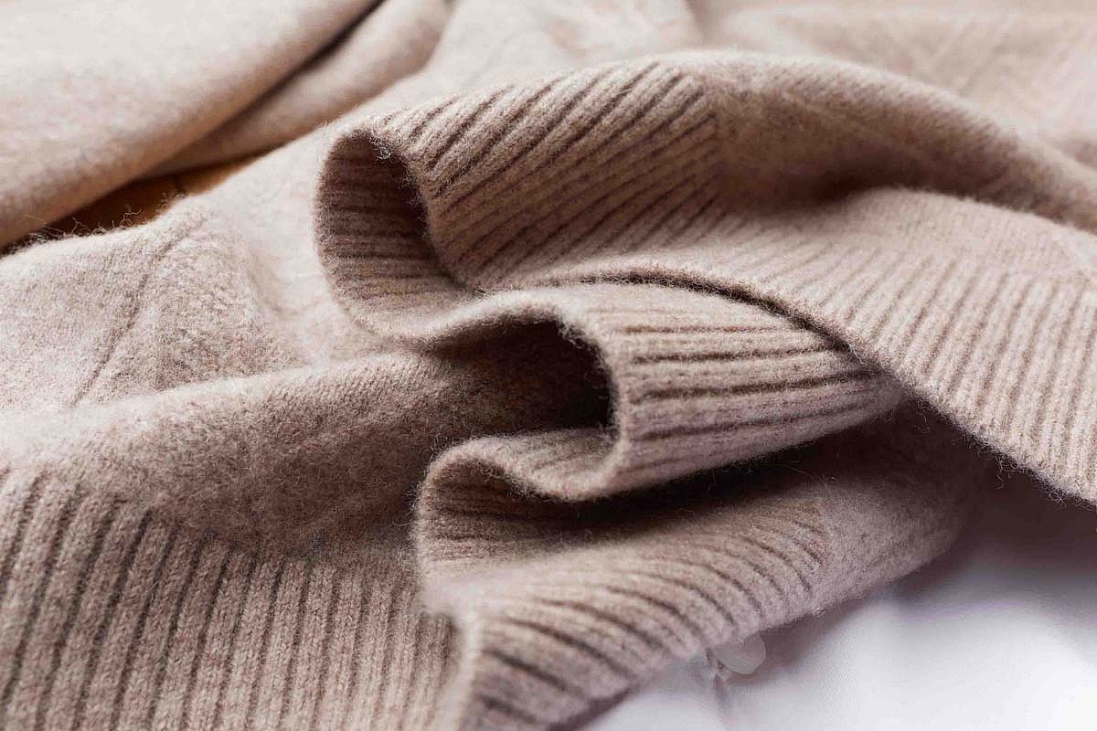 毛衫平铺挂拍 毛衣场景拍摄 羊毛衫静物拍照片（图ZMzIyNzE4MzQw） - 产品摄影 - 站酷设计师影际摄影原创素材 - 站酷ZCOOL