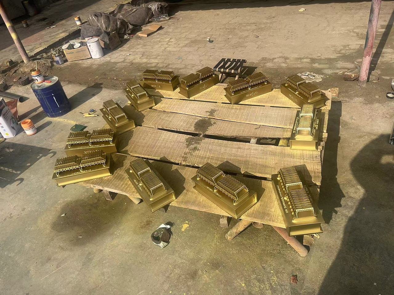 《京沪两地情》铜器雕塑的诞生