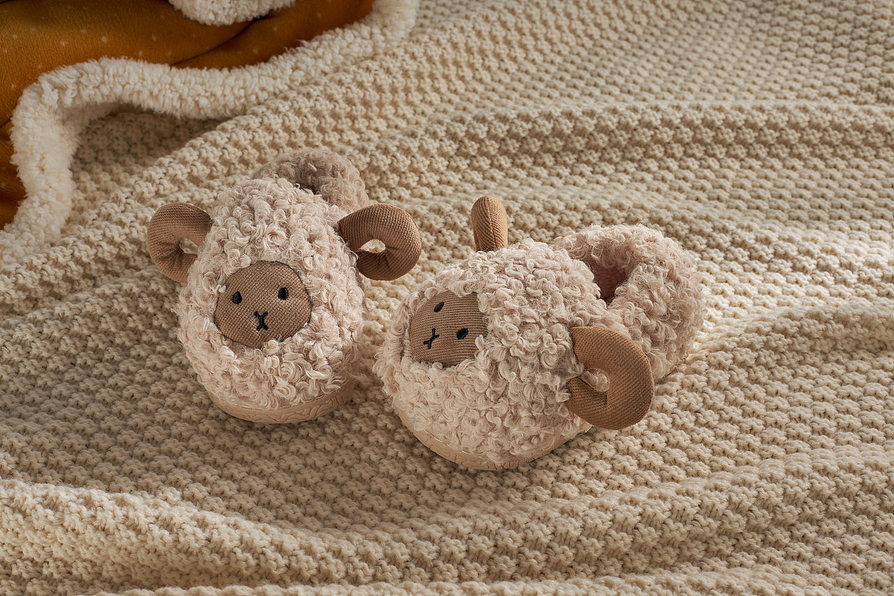 鞋子摄影丨儿童居家拖鞋拍摄X保暖鞋棉拖幸福玛丽