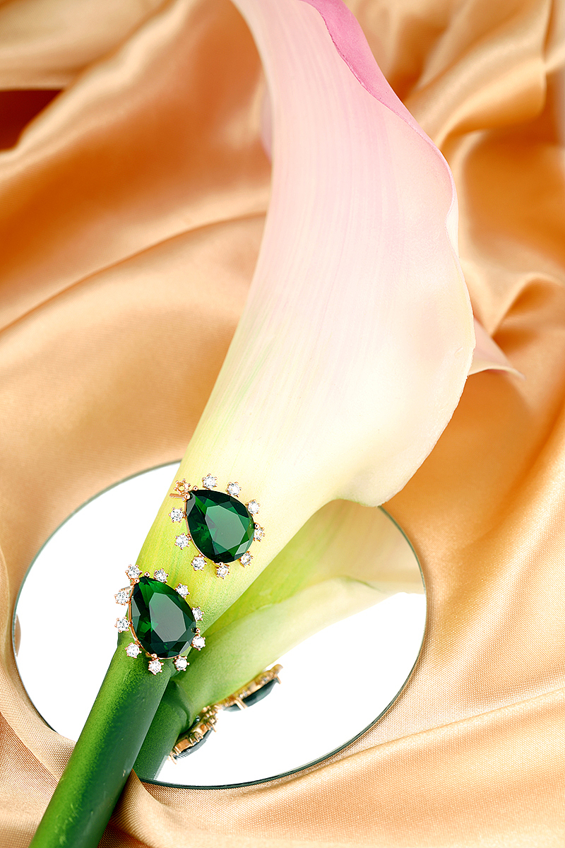  电商首饰拍摄 彩宝 花花场景 时尚首饰 彩钻 耳钉