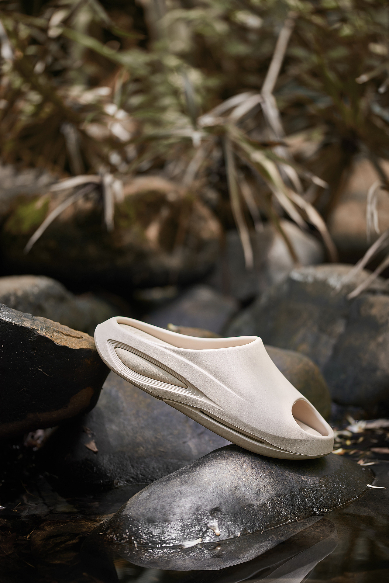 拖鞋外景静物拍摄