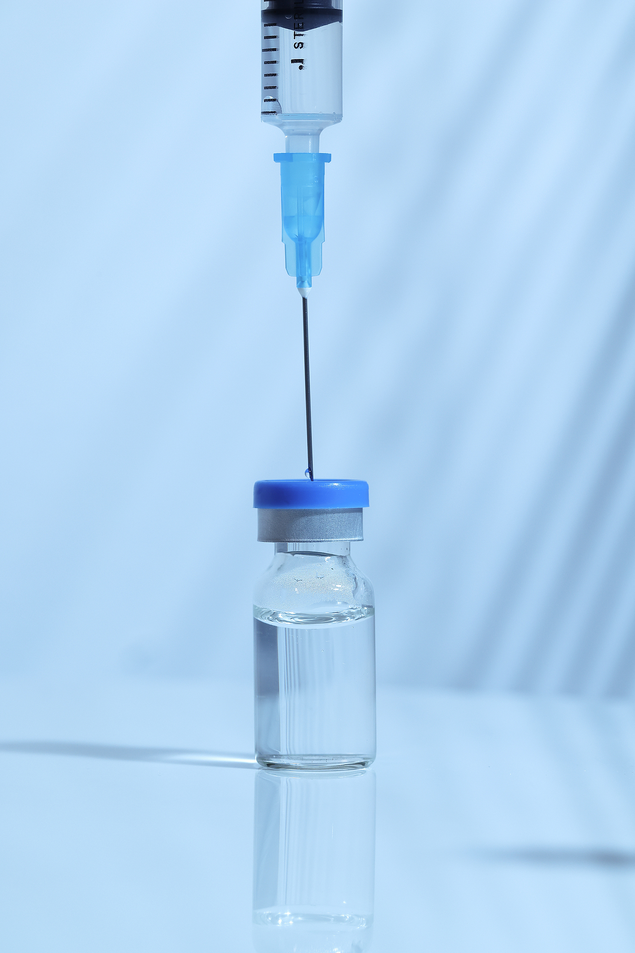 针管试剂注射听诊器医生护肤美妆化妆品产品模特使用前后对比效果图白