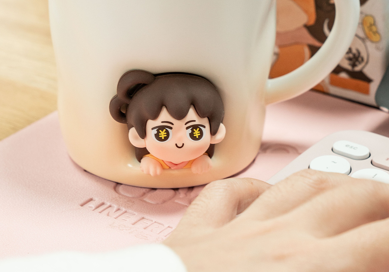 茶颜九周年项目-陪你长九-台历&陶瓷杯&袜子&物料设计