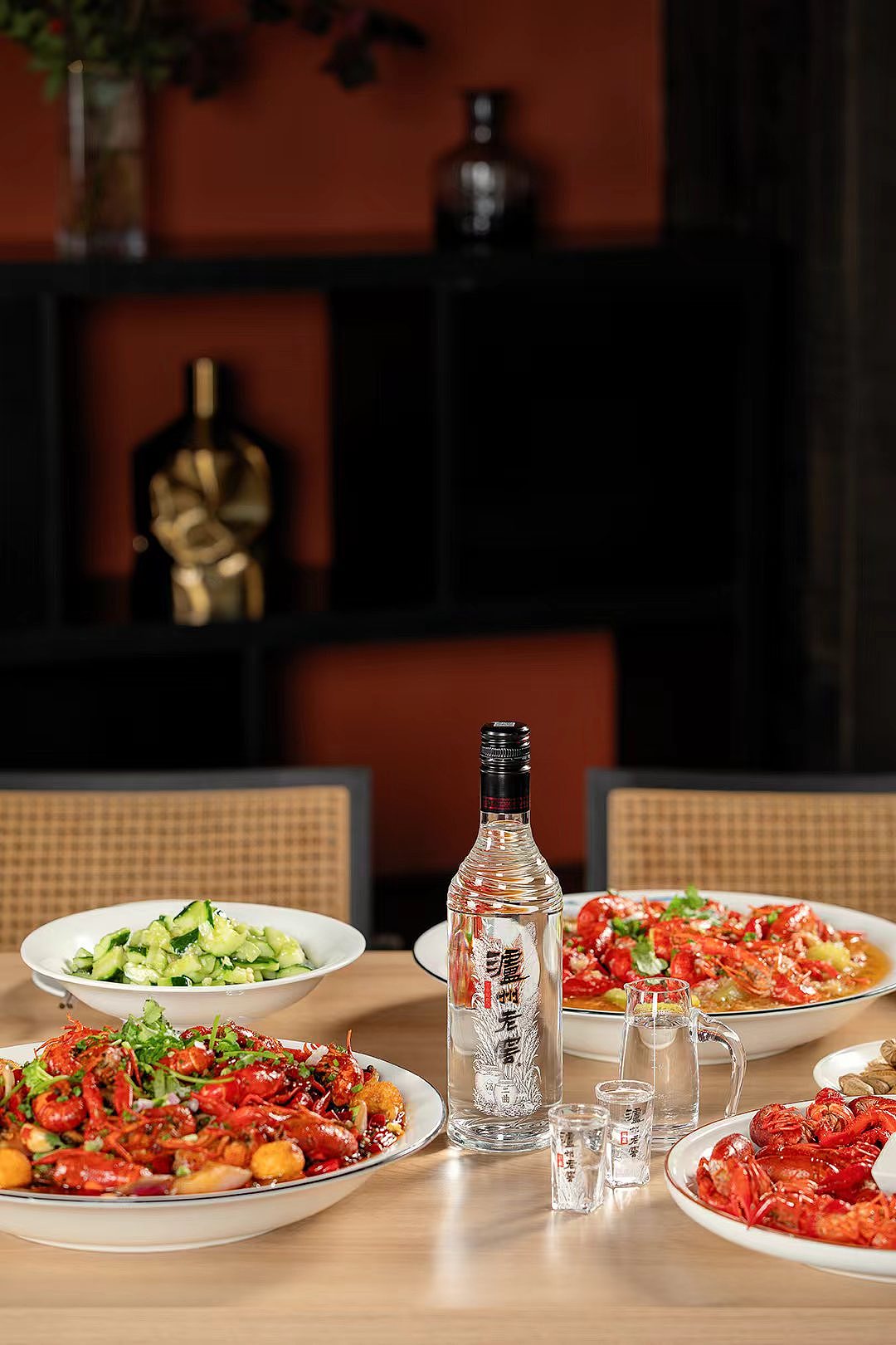 《瀘州老窖——黑蓋》光瓶酒拍攝（圖ZMzYyNTQxNjI0） - 產(chǎn)品攝影 - 站酷設(shè)計(jì)師山月攝影原創(chuàng)素材 - 站酷ZCOOL