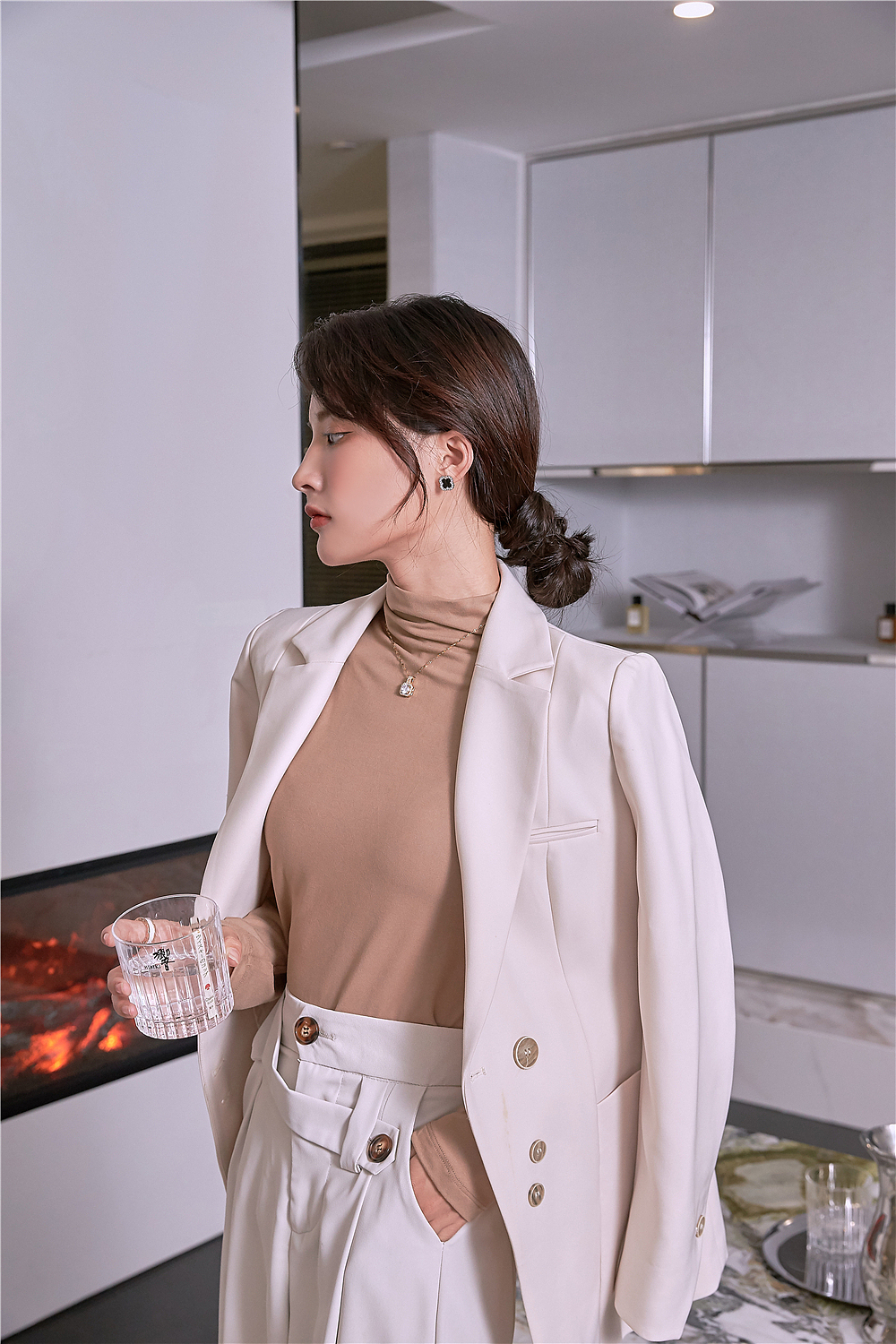 义乌打底衫女模拍摄,居家实景模特拍照公司