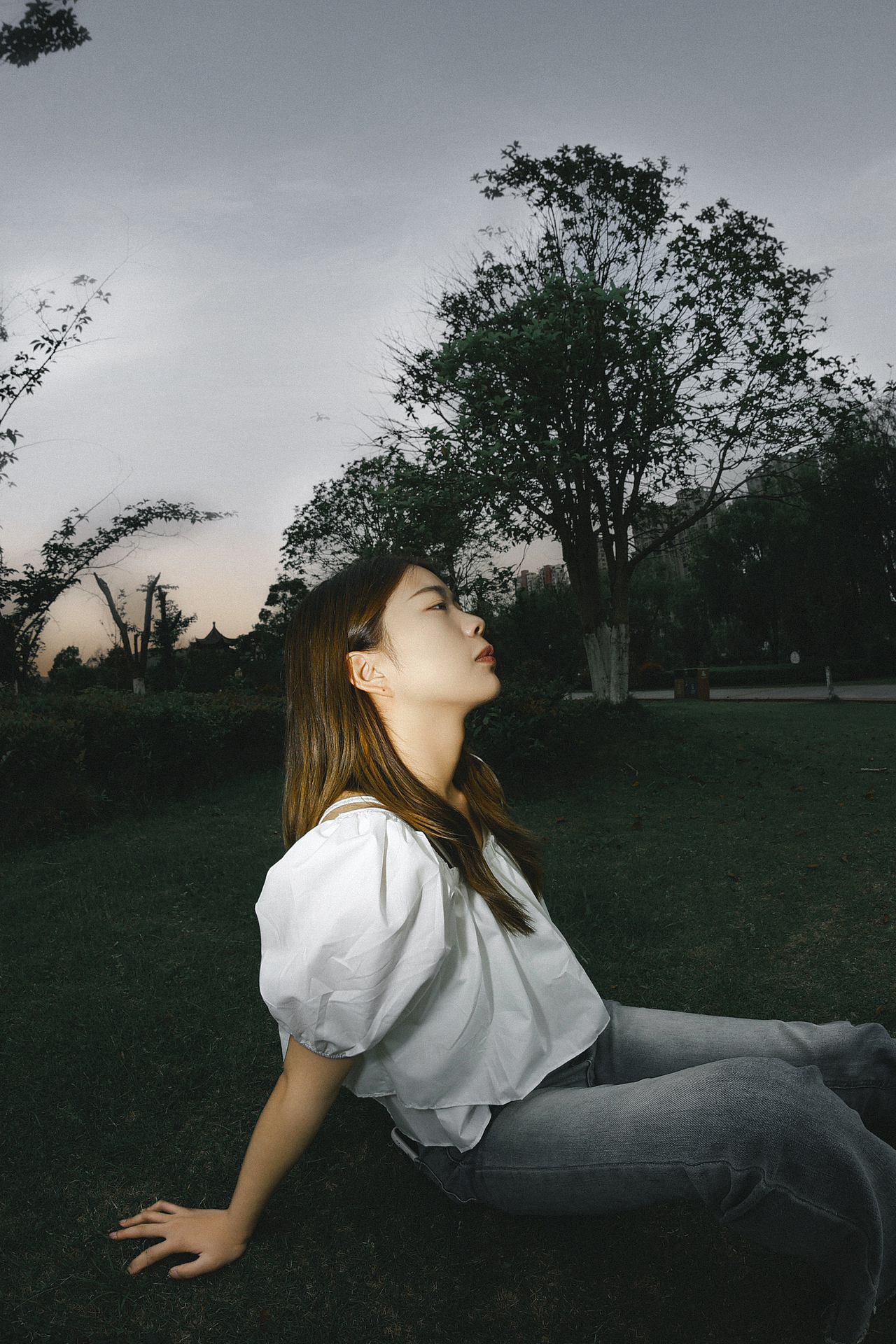 🌸五一公园游记：邂逅青春少女的镜头记忆📸（图ZMzY3OTY1Njgw） - 人像摄影 - 站酷设计师秦尢原创素材 - 站酷ZCOOL