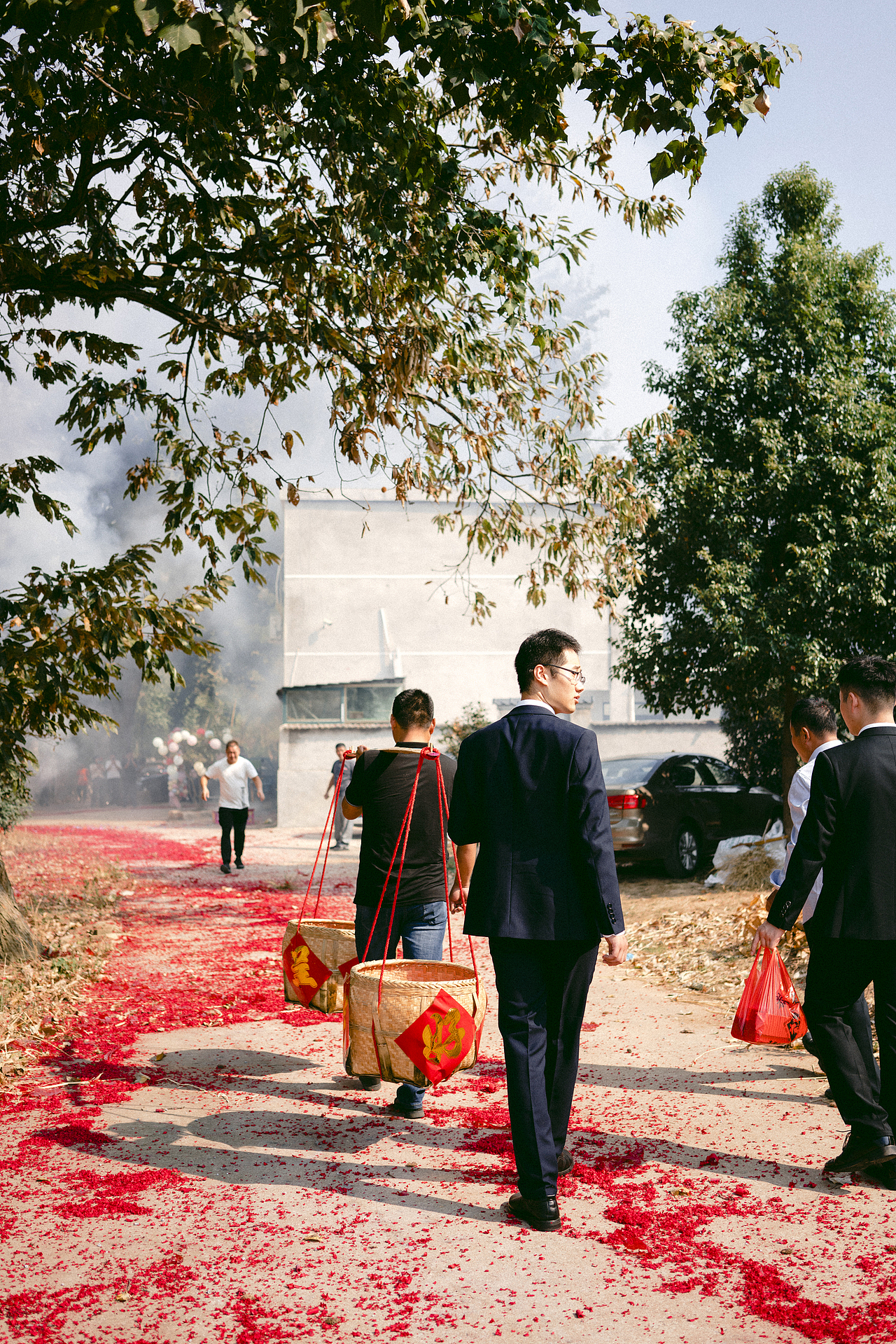 在从小长大的地方结婚.这种幸福一定带着童年的喜悦